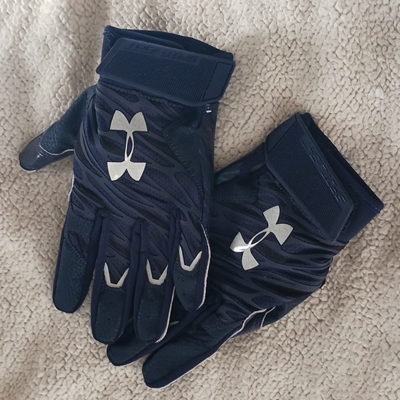 Under Armour youth football gloves - Picture 2 of 4